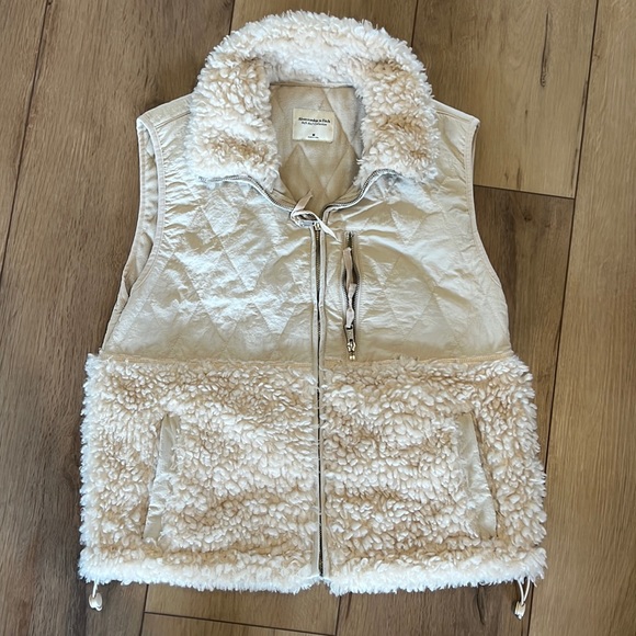 Abercrombie & Fitch Jackets & Blazers - Abercrombie vest